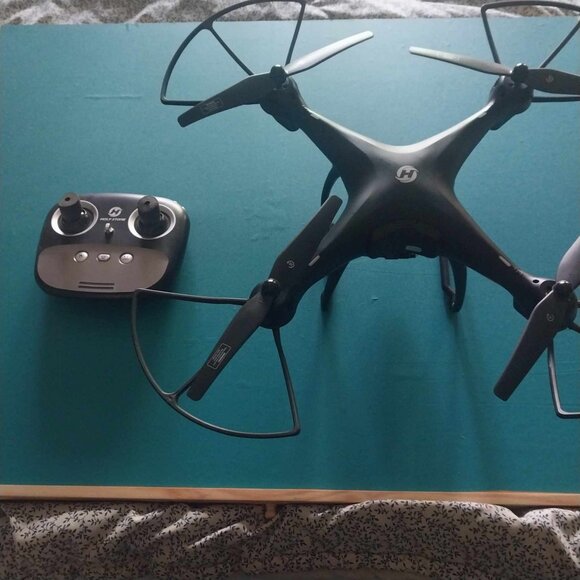 Holy Stone 2K HS100G GPS Drone - Picture 1 of 9